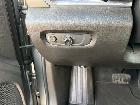 Used 2023 Chevrolet Traverse LT w/ LT Premium Package image 29