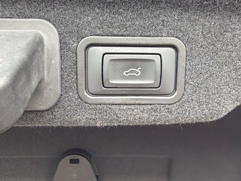 Used 2013 Audi A8 3.0T w/ Convenience Pkg AWD/4WD image 60