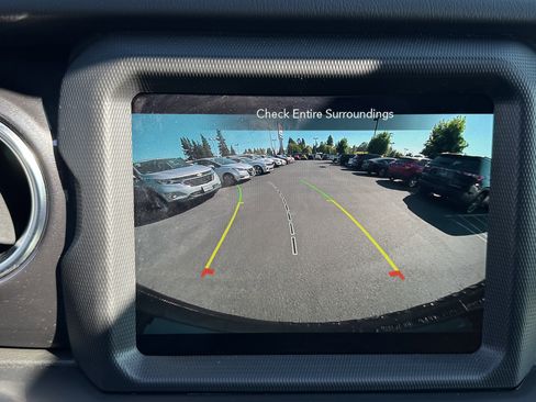 Used 2022 Jeep Wrangler Unlimited Sahara image 29