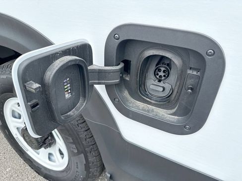 Used 2024 Chevrolet Brightdrop 600 w/ Battery Pack, Max Range AWD/4WD image 14
