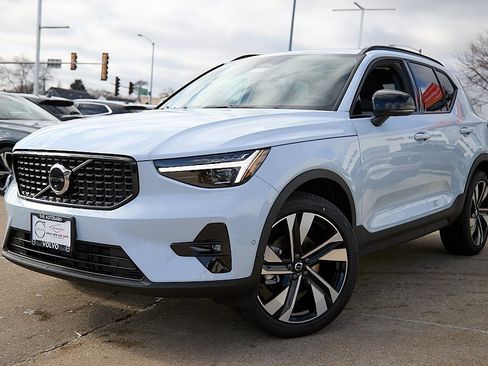 New 2026 Volvo XC40 B5 Ultra w/ Climate Package image 2