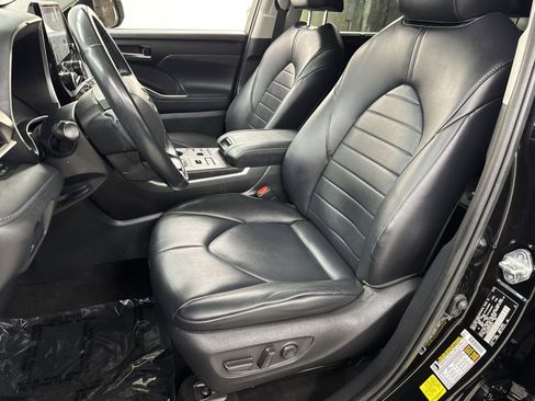 Used 2023 Toyota Highlander XLE AWD/4WD image 14