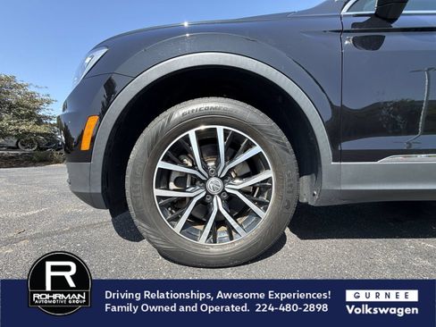 Used 2021 Volkswagen Tiguan SE w/ Panoramic Sunroof Package AWD/4WD image 12