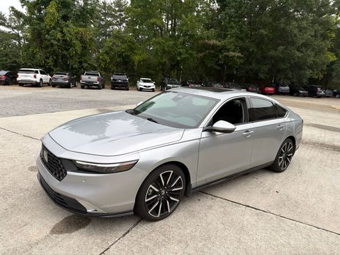Used 2024 Honda Accord Touring image 5