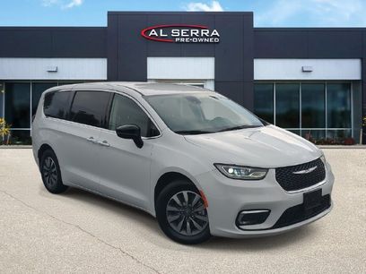 Used 2024 Chrysler Pacifica Limited