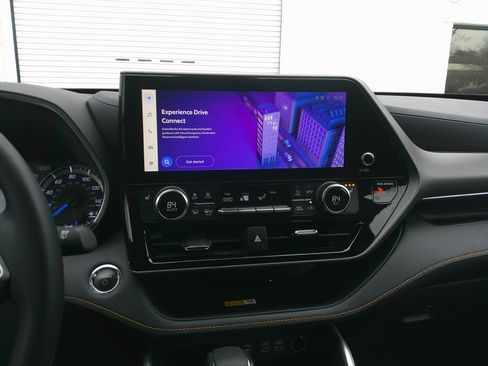 Used 2023 Toyota Highlander Bronze Edition image 26