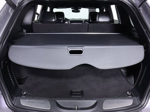 Used 2018 Jeep Grand Cherokee Limited image 34