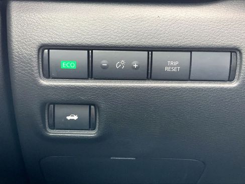 Used 2024 Nissan Sentra SV FWD image 29