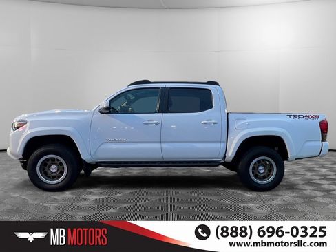 Used 2016 Toyota Tacoma TRD Sport image 8