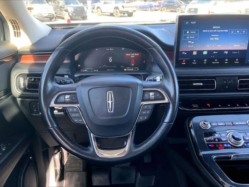 Used 2022 Lincoln Nautilus Reserve image 5