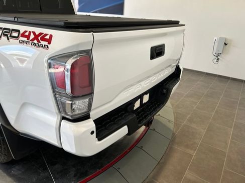 Used 2023 Toyota Tacoma TRD Off-Road w/ Technology Package AWD/4WD image 5