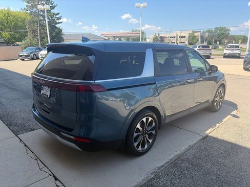 Used 2024 Kia Carnival EX FWD image 8