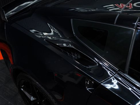 Used 2019 Chevrolet Corvette Z06 w/ Z07 Performance Package RWD image 8