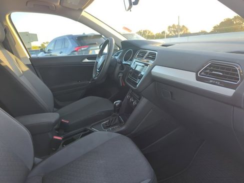 Used 2020 Volkswagen Tiguan S image 22