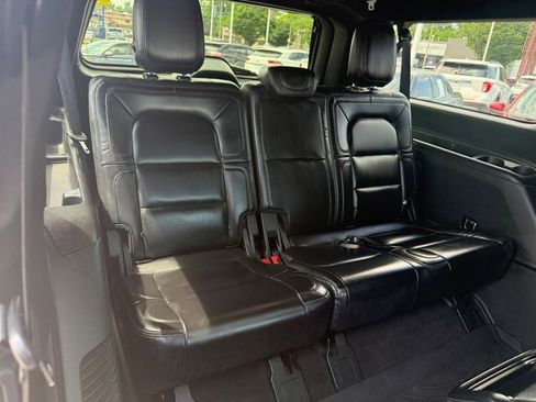 Used 2020 Lincoln Navigator L Reserve RWD image 9