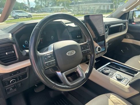 Used 2023 Ford Expedition Platinum AWD/4WD image 5