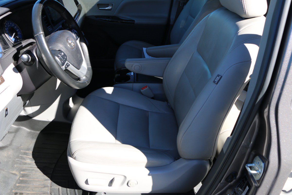 Used 2015 Toyota Sienna XLE w/ XLE Navigation Package FWD image 26