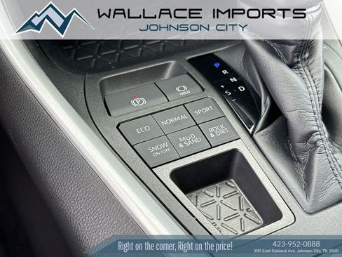Used 2023 Toyota RAV4 XLE AWD/4WD image 28