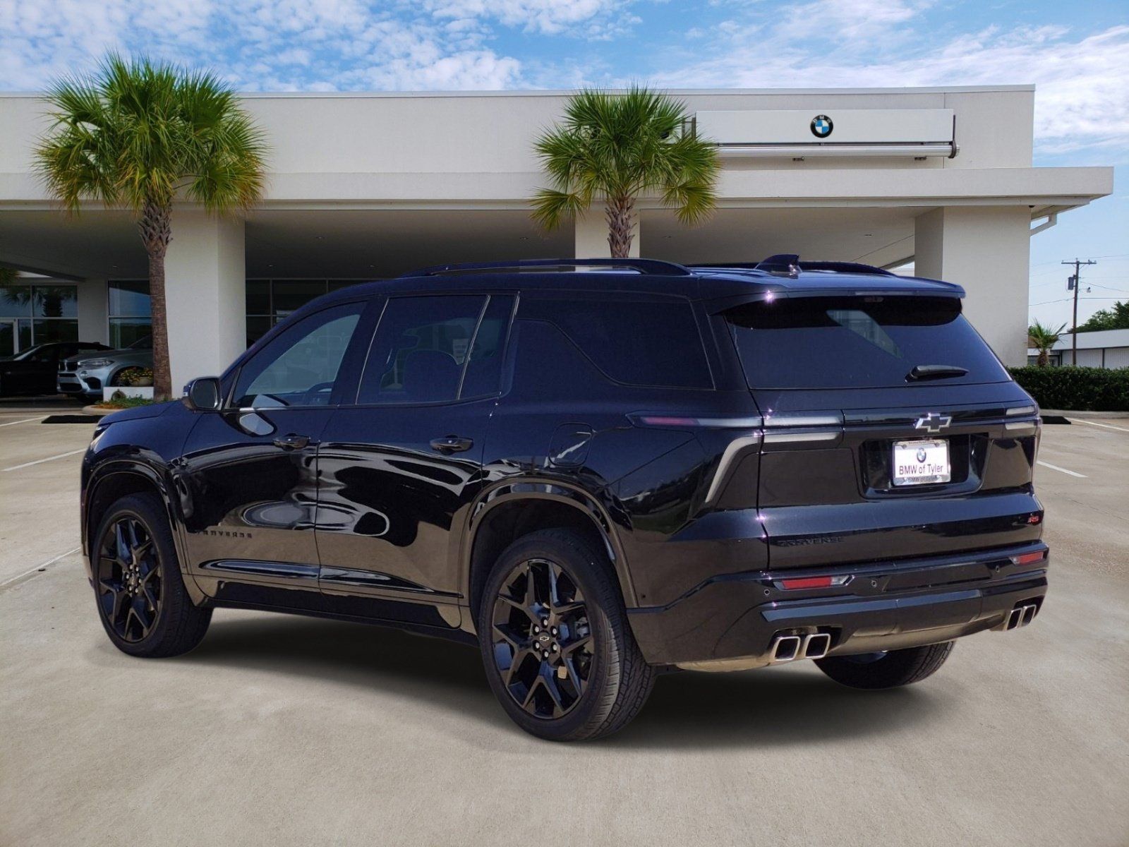 Used 2024 Chevrolet Traverse RS w/ LPO, Cargo Package FWD image 4