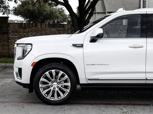 Used 2022 GMC Yukon XL Denali image 17