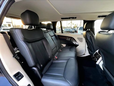 Used 2023 Land Rover Range Rover Long Wheelbase SE image 27