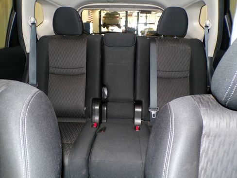 Used 2019 Nissan Rogue SV w/ Premium Package image 12