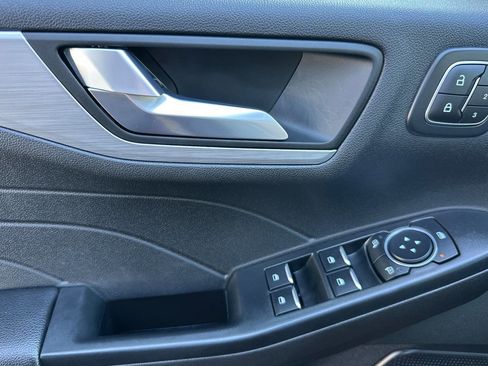 Used 2024 Ford Escape SE w/ PHEV Premium Package image 11