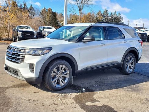 New 2026 Ford Explorer Active w/ Active Comfort Package image 3