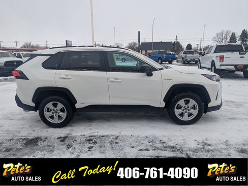 Used 2020 Toyota RAV4 LE image 5