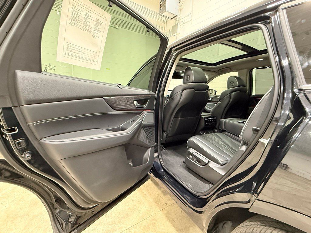 Used 2025 Acura MDX w/ Advance Package AWD/4WD image 34