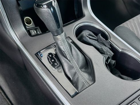 Used 2016 Toyota Camry LE image 16