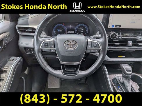 Used 2023 Toyota Highlander Platinum FWD image 19