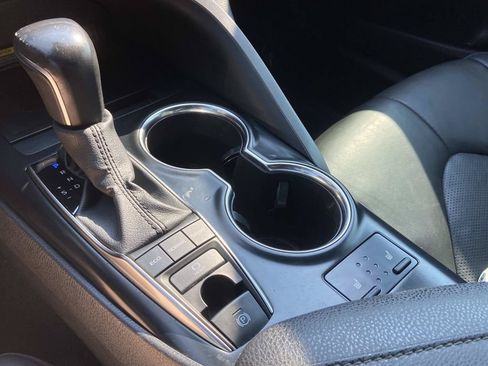 Used 2020 Toyota Camry XSE FWD image 39