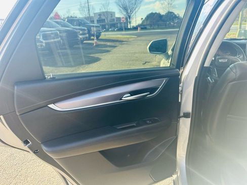 Used 2017 Cadillac XT5 Luxury image 40