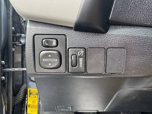 Used 2018 Toyota Corolla LE image 21