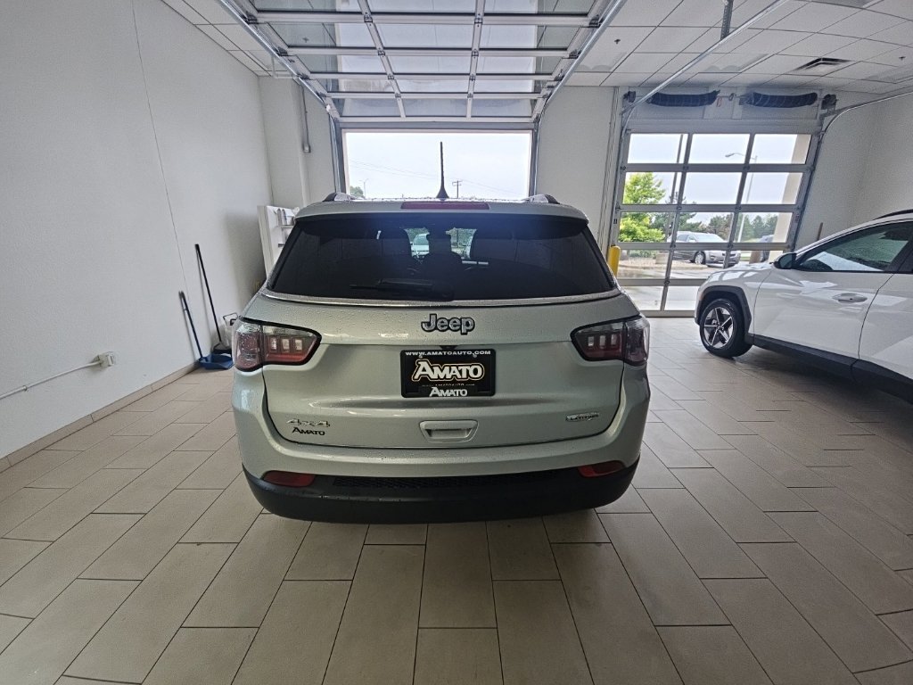 Used 2024 Jeep Compass Latitude AWD/4WD image 4