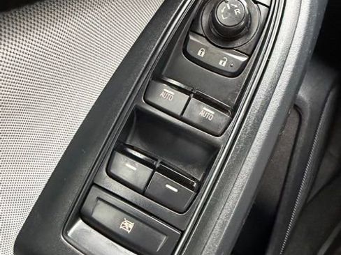 Used 2019 Subaru Crosstrek 2.0i Premium w/ Eyesight System image 18