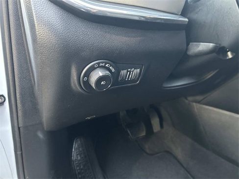 Used 2023 Jeep Compass Limited image 21