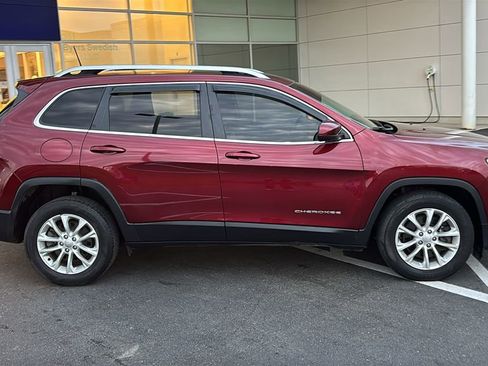 Used 2019 Jeep Cherokee Latitude w/ Cold Weather Group image 27