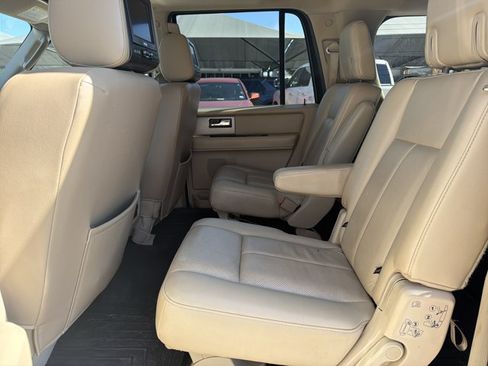 Used 2017 Ford Expedition EL Limited w/ Equipment Group 301A AWD/4WD image 18
