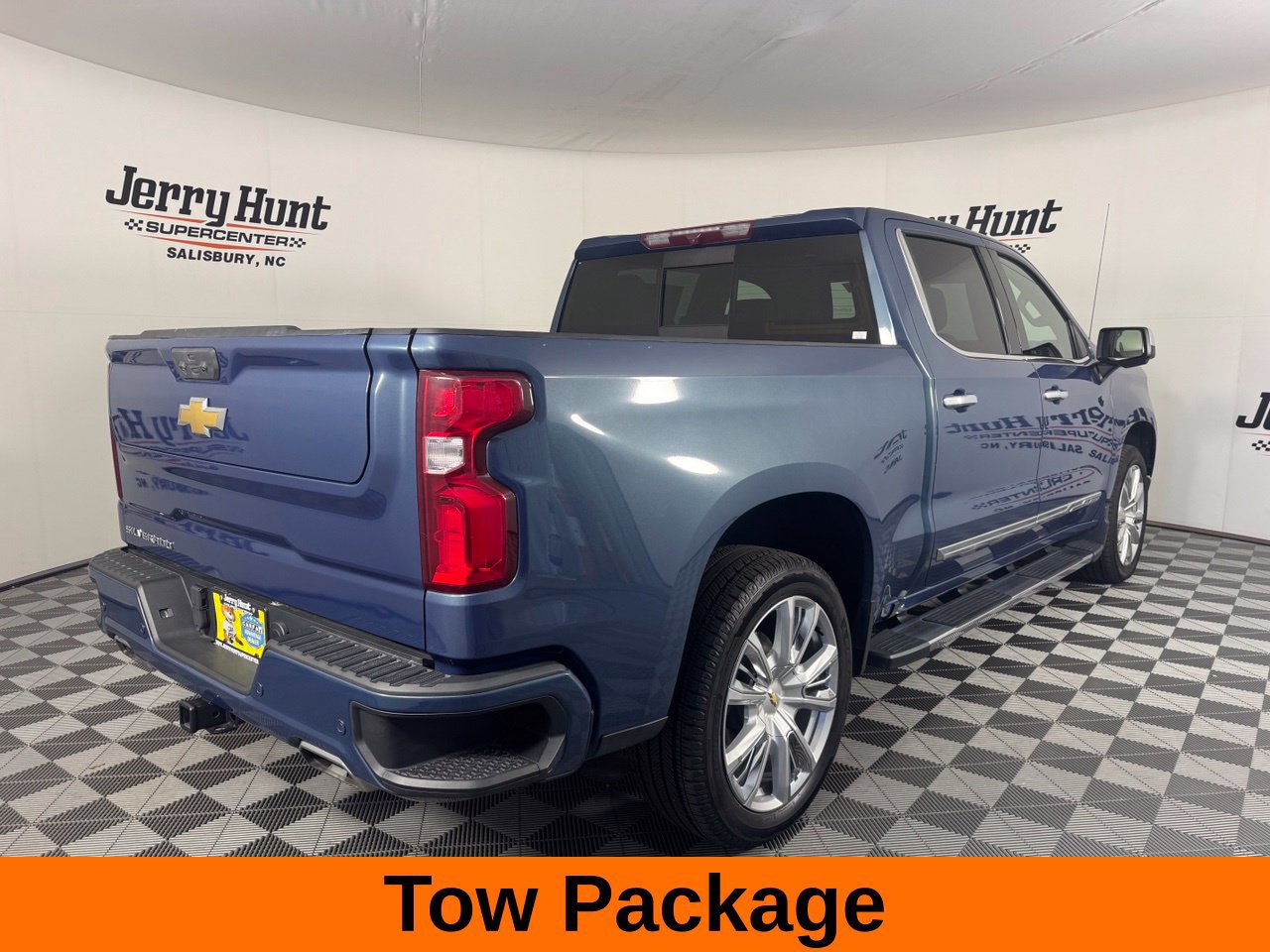 Used 2024 Chevrolet Silverado 1500 High Country w/ High Country Premium Package AWD/4WD image 7