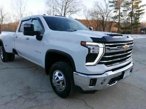 Used 2024 Chevrolet Silverado 3500 LTZ w/ LTZ Convenience Package AWD/4WD image 4