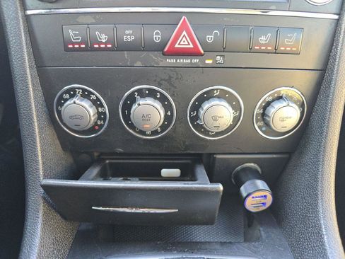 Used 2011 Mercedes-Benz SLK 300 image 25