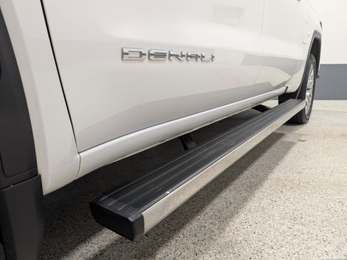 Used 2021 GMC Sierra 1500 Denali w/ Denali Ultimate Package image 9