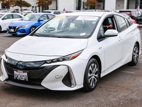 Certified 2021 Toyota Prius Prime XLE FWD image 21