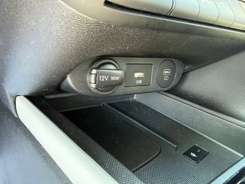 Used 2025 Hyundai Elantra Limited FWD image 32