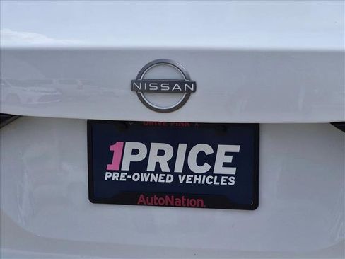 Used 2025 Nissan Sentra SV FWD image 8
