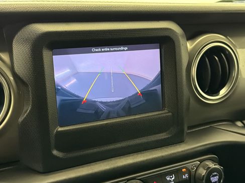 Used 2020 Jeep Wrangler Unlimited Sahara AWD/4WD image 19