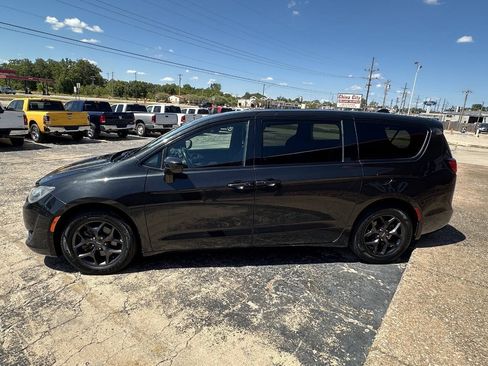 Used 2019 Chrysler Pacifica Touring Plus w/ S Appearance Package FWD image 5