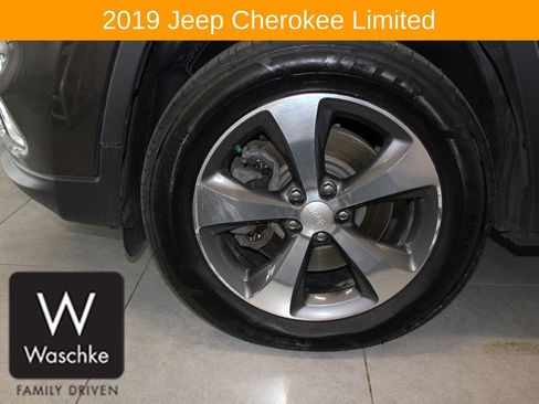 Used 2019 Jeep Cherokee Limited AWD/4WD image 10
